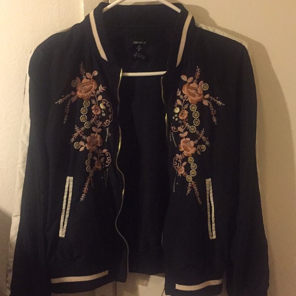 Silk Embroidered jacket - Picture 6 of 6